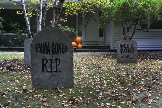 halloween_tombstone_outdoor_diy